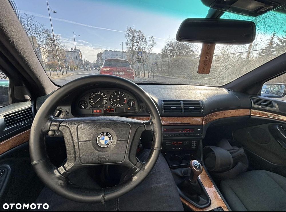 BMW Seria 5 520i - 6