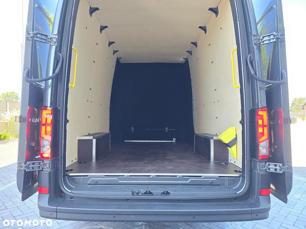 Volkswagen CRAFTER 4 MOTION AUTOMAT-8 Bie Długi 7-OSOBOWY BOGATA OPCJA WYPOSAŻENIA NAVI KAMERA COFANIA FUL LED LAKIER METALIZOWANY SALON PL STAN NOWY - 39