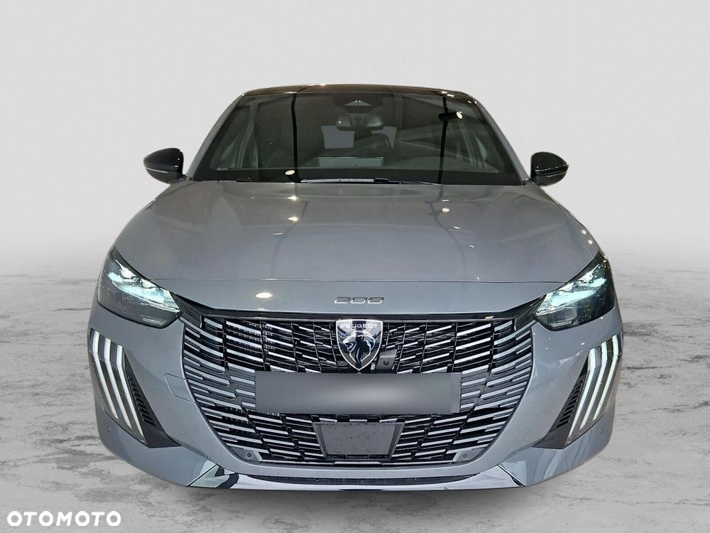 Peugeot 208 - 8