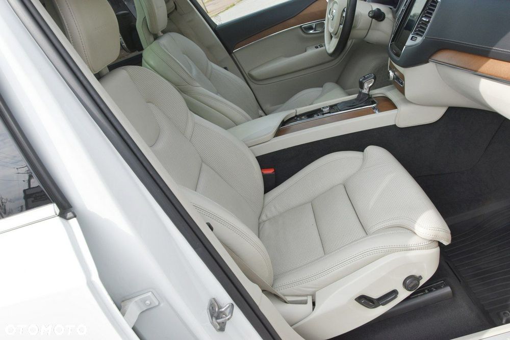 Volvo XC 90 - 35