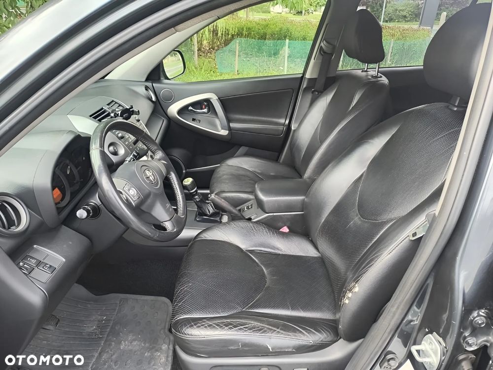 Toyota RAV4 2.2 D-4D Sol 180 - 11