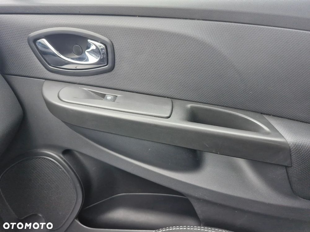 Renault Clio 1.2 16V Limited Plus - 30