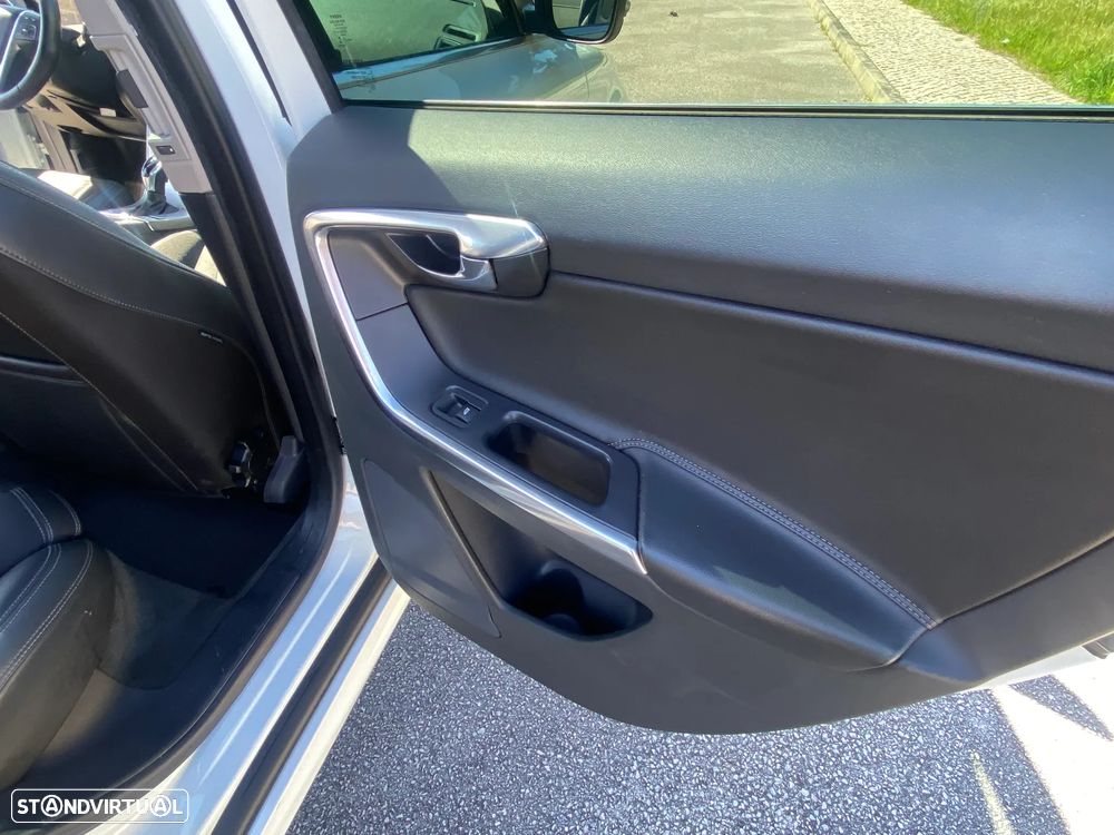 Volvo XC 60 D3 Geartronic Momentum - 14