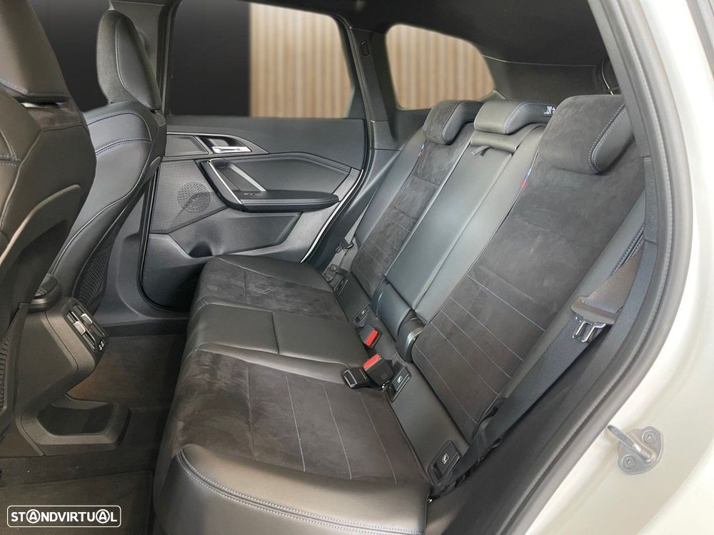 BMW iX1 eDrive20 M Sport Pack - 11