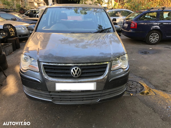 Dezmembrez Volkswagen Touran facelift 2008