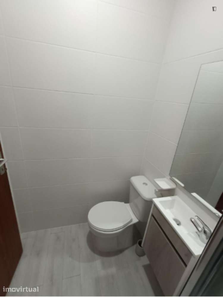 Quarto - localizado em Olivais Coimbra - Grande imagem: 2/10
