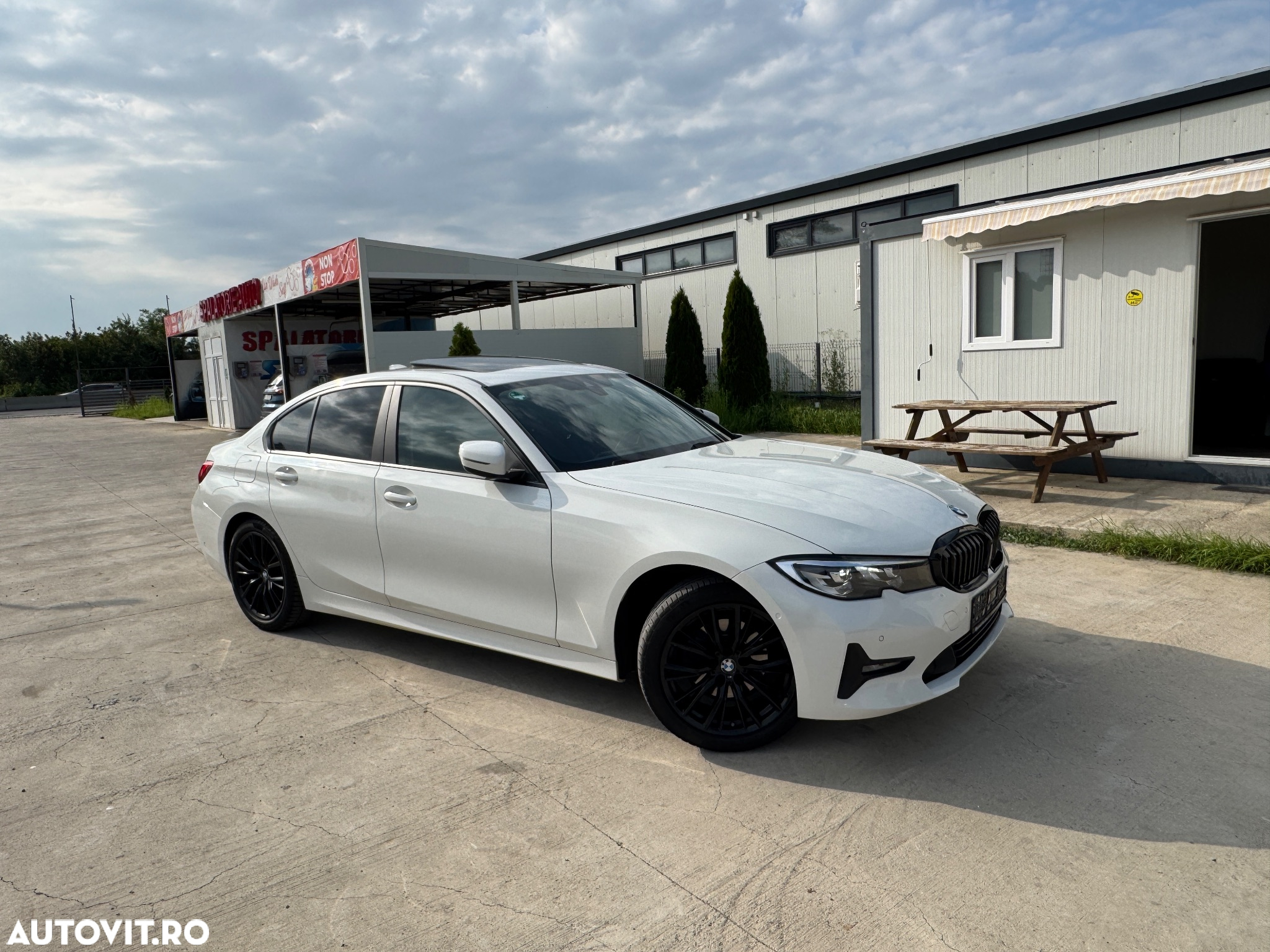 BMW Seria 3 320i GT Aut. Luxury Line - 2