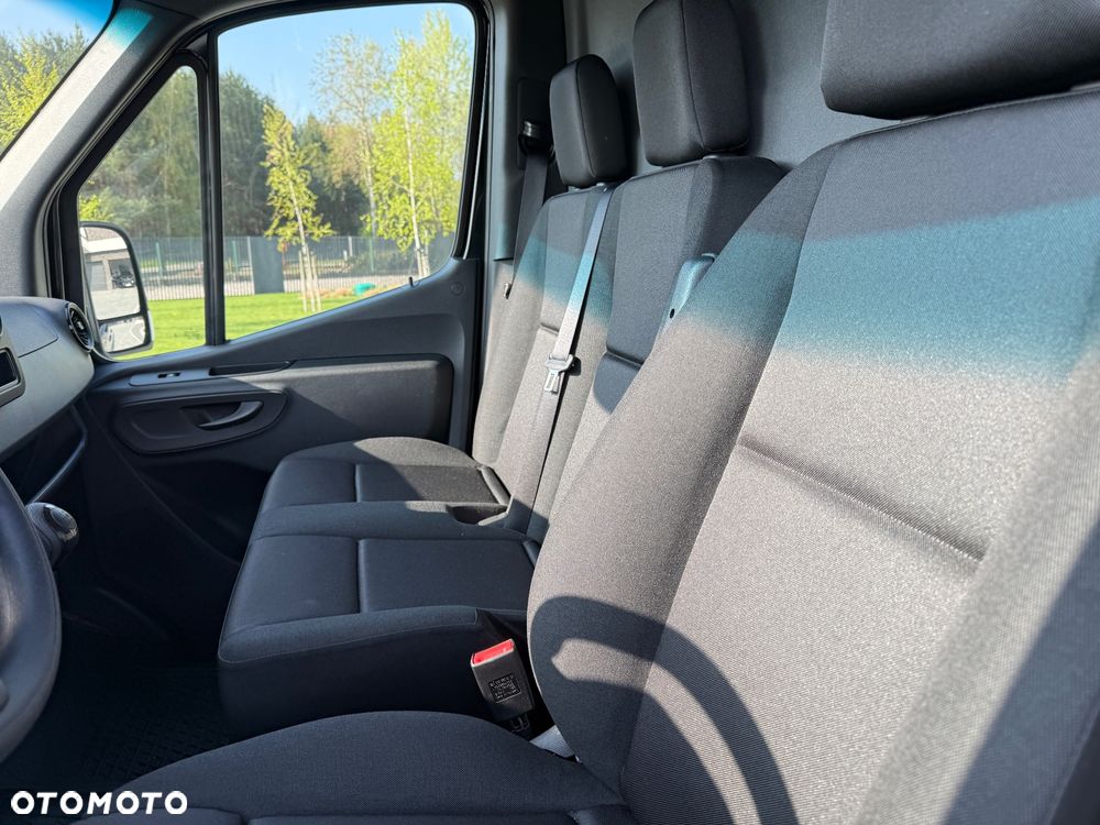 Mercedes-Benz Sprinter - 16
