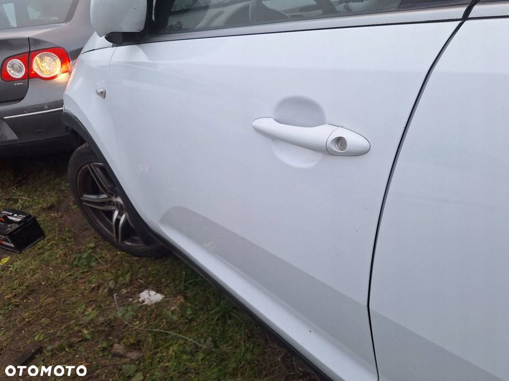 DRZWI KOMPLETNE LEWY PRZÓD KIA SPORTAGE III 10-14r LAK: WD - 8