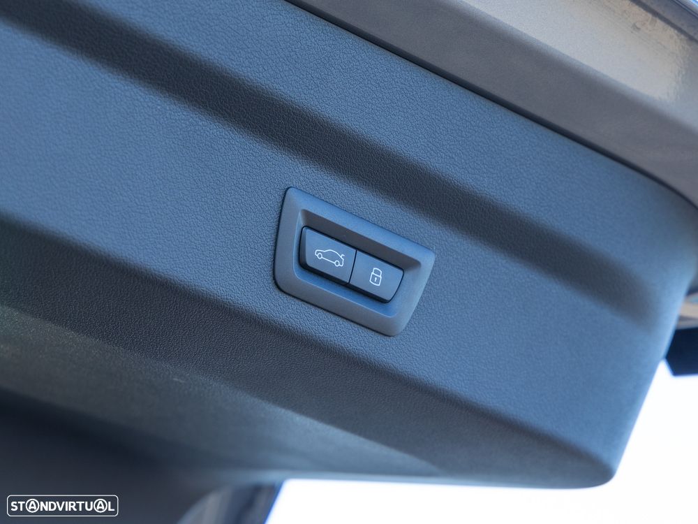 BMW iX2 eDrive20 Pack Desportivo M - 28