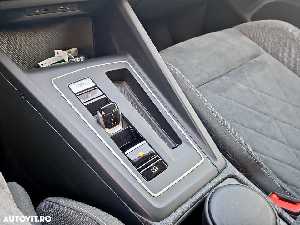 Volkswagen Golf 1.5 eTSI ACT DSG MHEV Style - 18