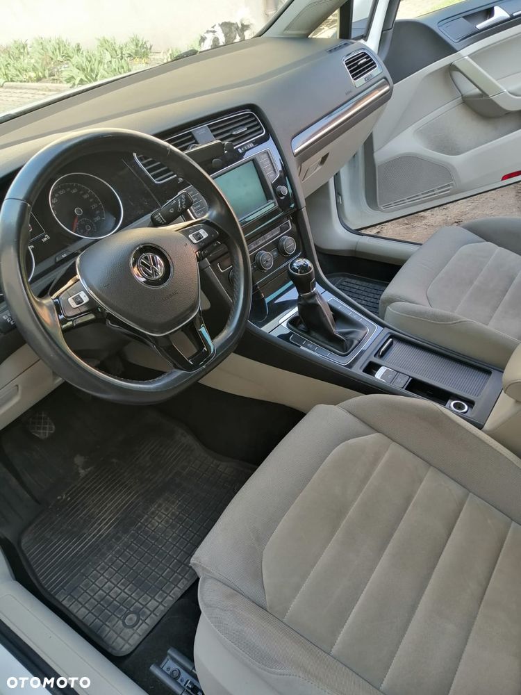 Volkswagen Golf - 10