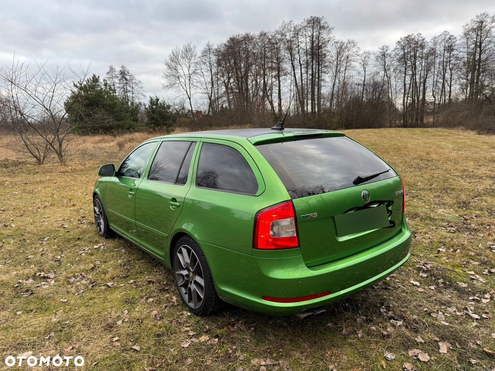 Skoda Octavia Combi 2.0 TDI DPF RS - 9