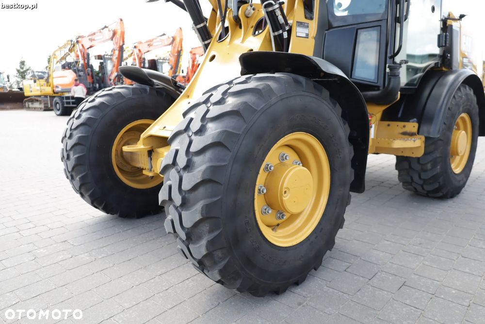 Caterpillar CAT 906M - 26