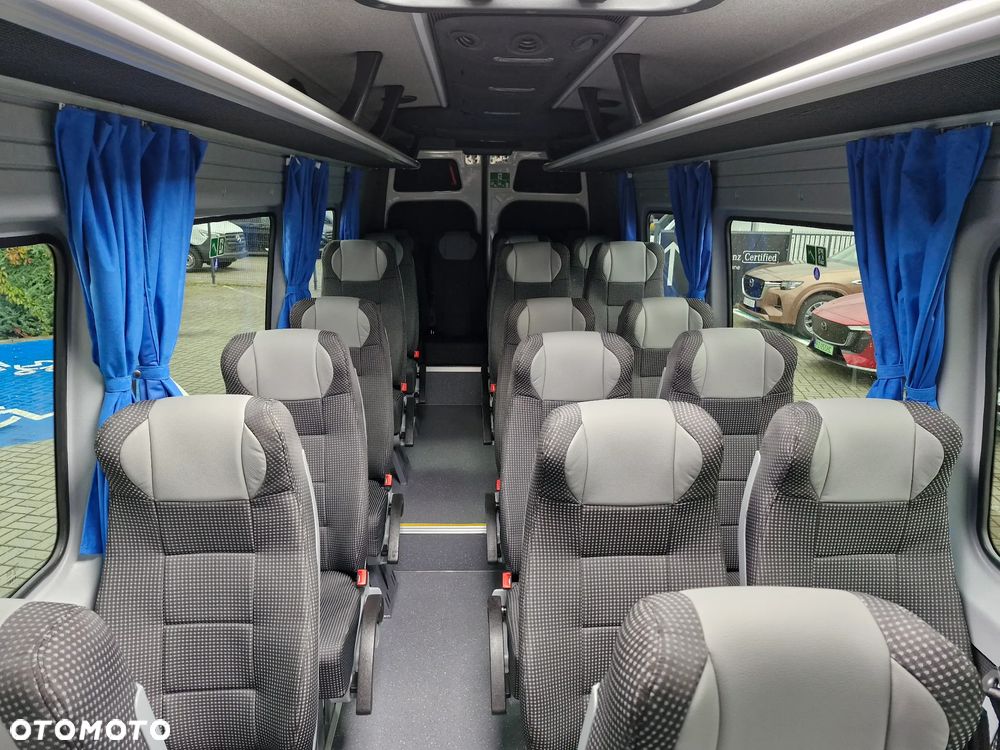 Mercedes-Benz Sprinter - 12