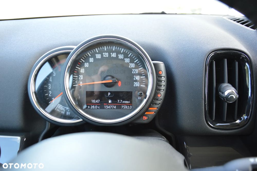 MINI Countryman Cooper D ALL4 - 16