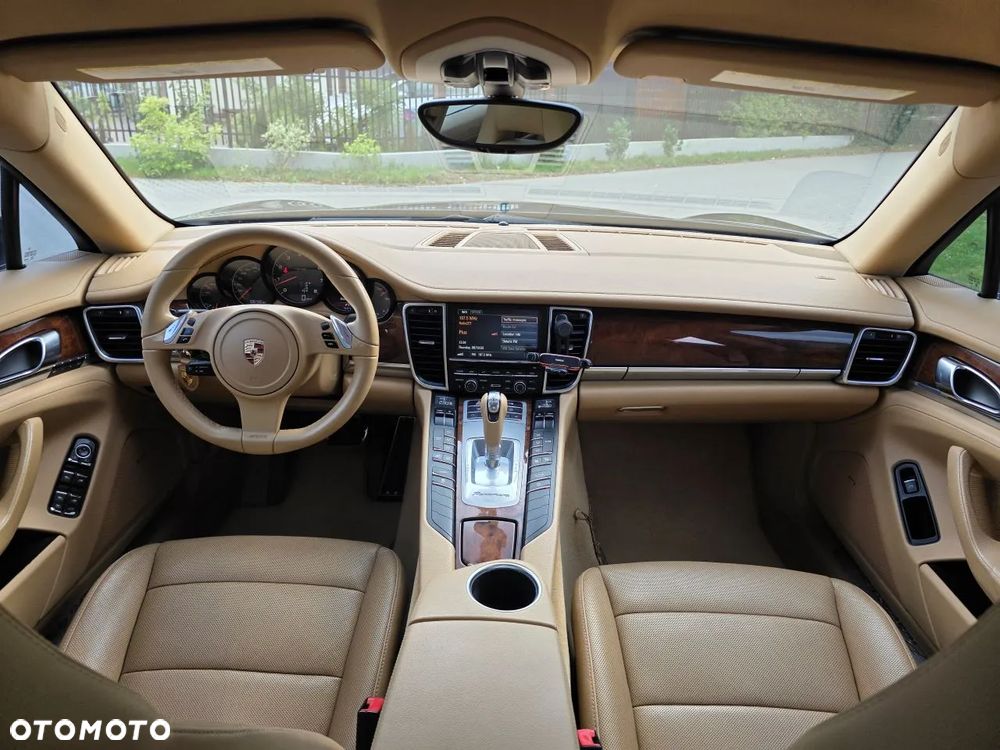 Porsche Panamera 4 PDK - 12