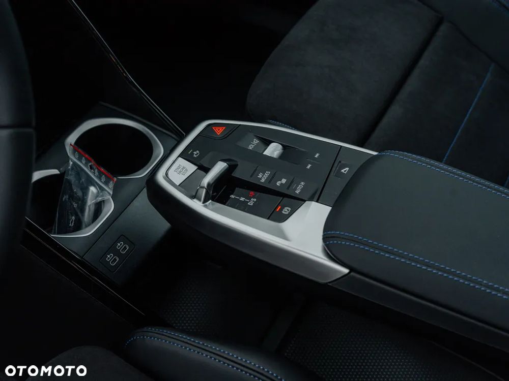 BMW X1 sDrive18i - 11