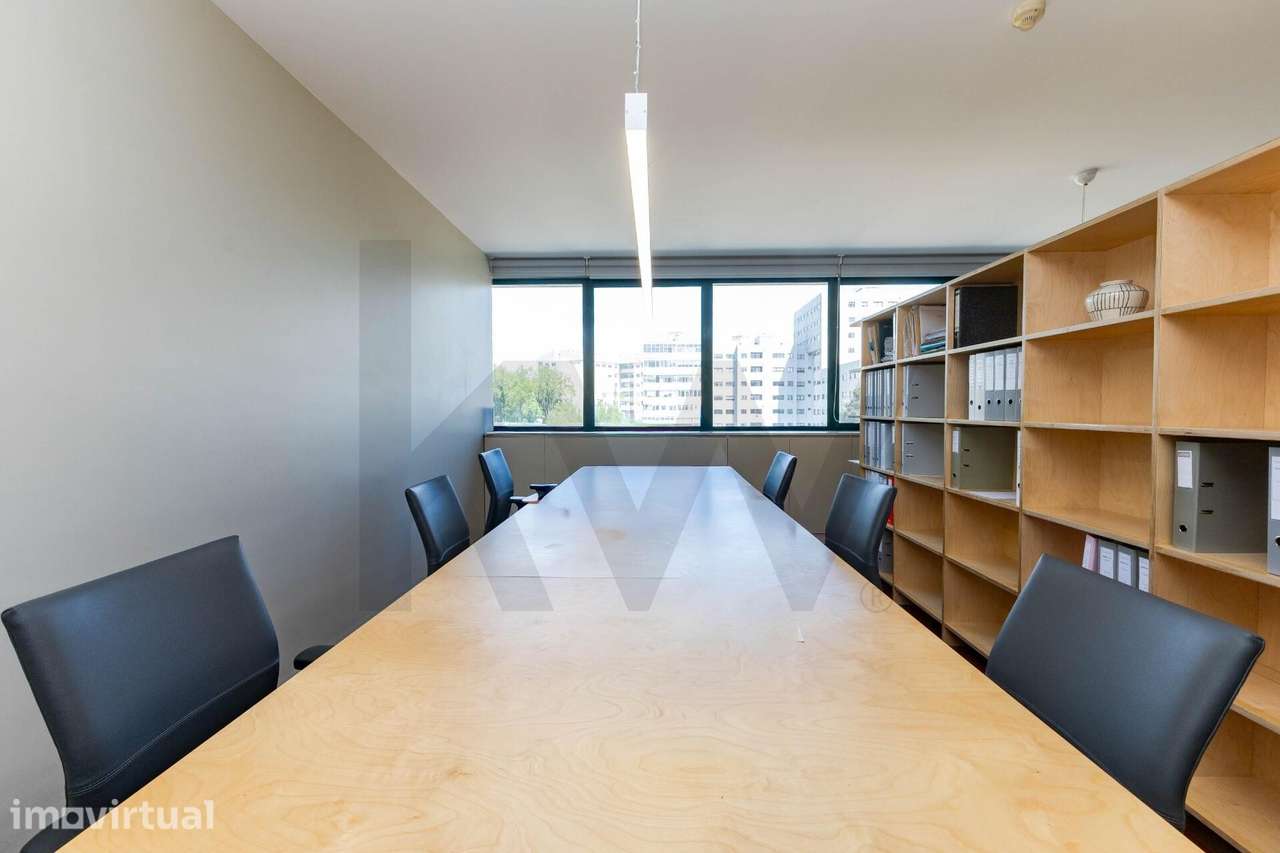 Escritório com 53 m2 no Edifício do Lago - Pinheiro Manso, Porto - Grande imagem: 3/25