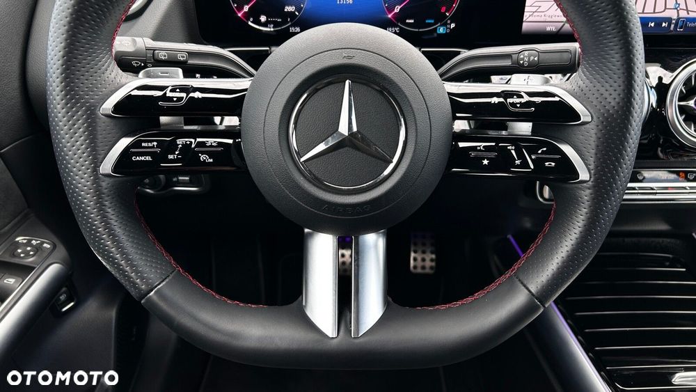 Mercedes-Benz GLA - 16