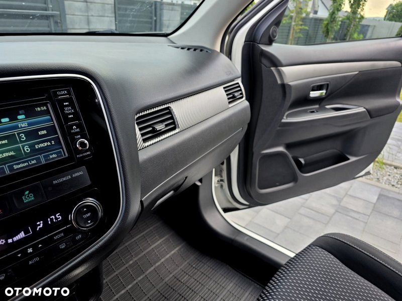Mitsubishi Outlander 2.0 Intense + Navi 4WD CVT - 23