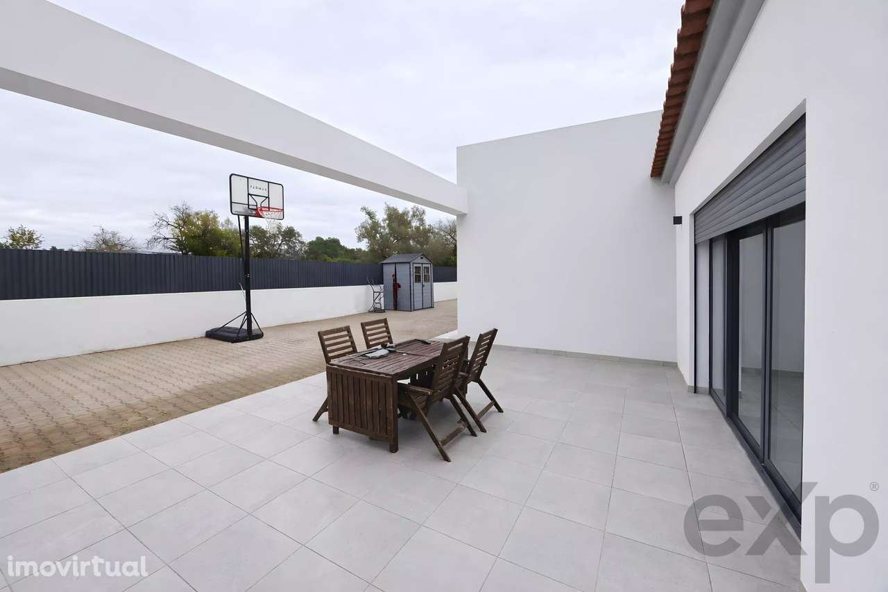 Moradia T4 de Arquitetura Contemporânea com Piscina, Energia Sustentáv - Grande imagem: 5/32