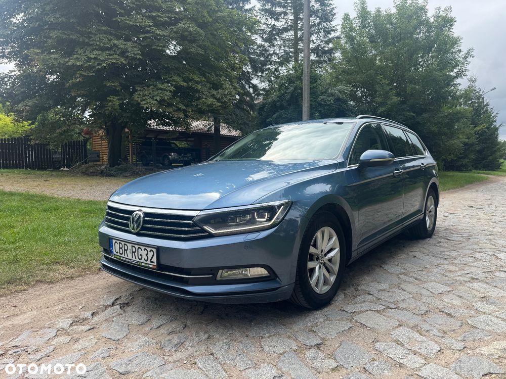 Volkswagen Passat - 1