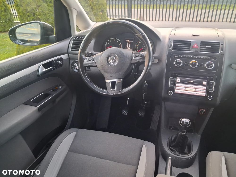 Volkswagen Touran - 8