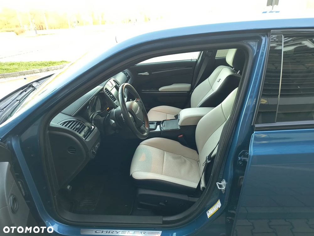 Chrysler 300s - 9