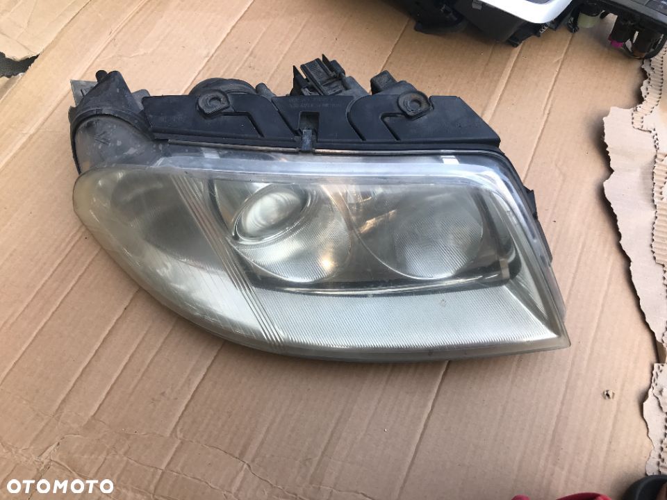 LAMPA PRZEDNIA PRAWA LUB LEWA B5 LIFT - 1