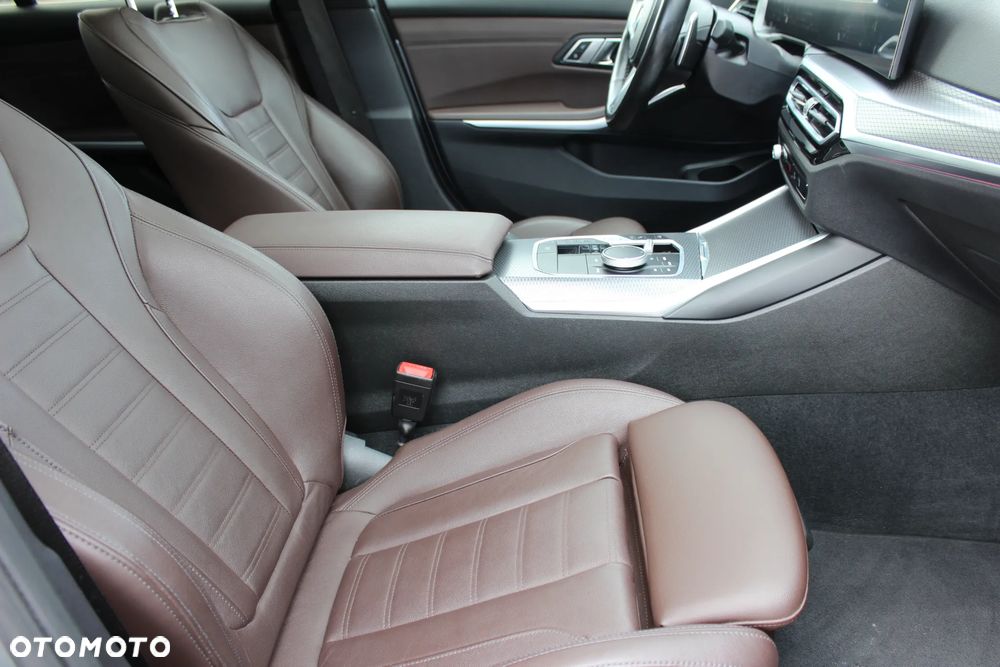 BMW Seria 3 330i xDrive M Sport - 9