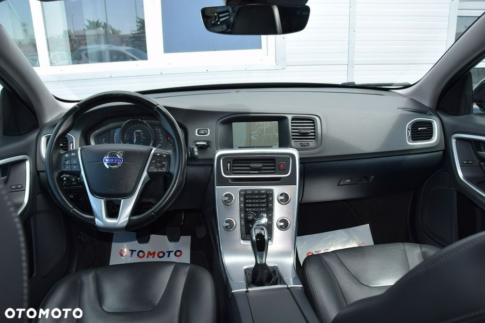 Volvo V60 Cross Country 2016 photo 2