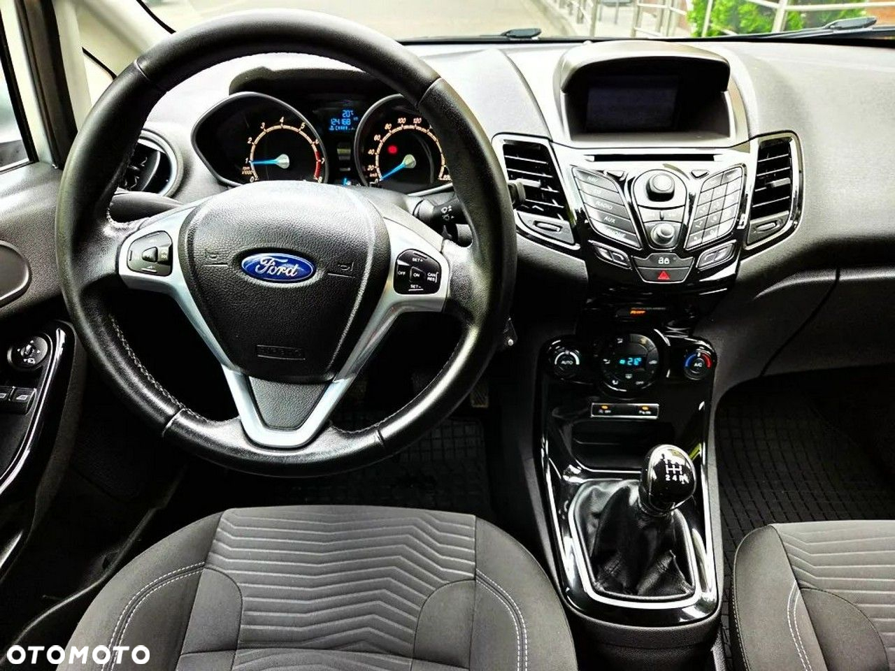Ford Fiesta 1.0 EcoBoost Titanium - 12