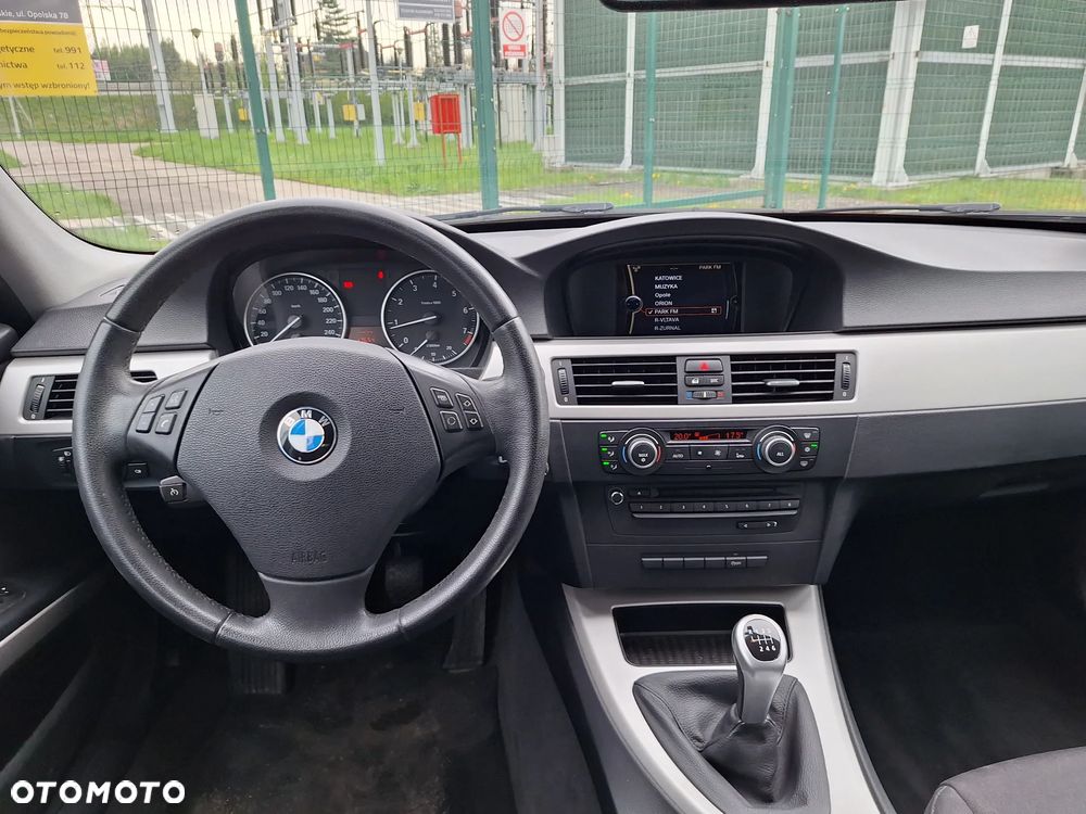 BMW Seria 3 320i - 8