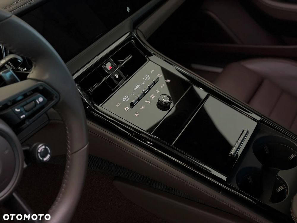 Porsche Panamera 4 E-Hybrid PHEV - 30
