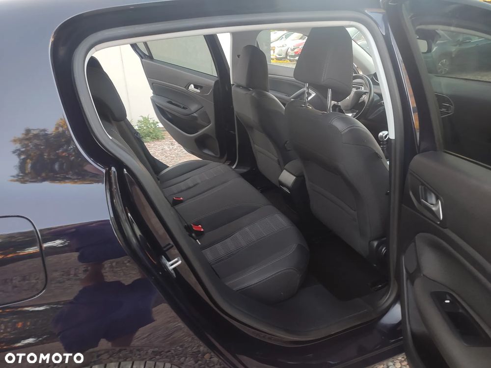 Peugeot 308 PureTech 130 GPF Stop & Start Allure Business-Paket - 26