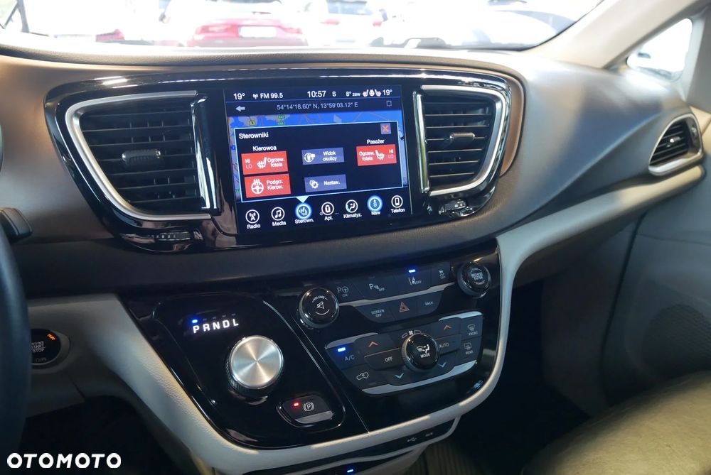 Chrysler Pacifica - 33
