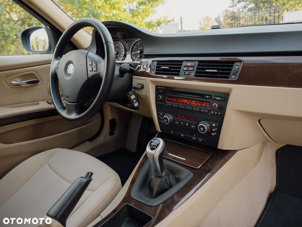 BMW Seria 3 318i - 35