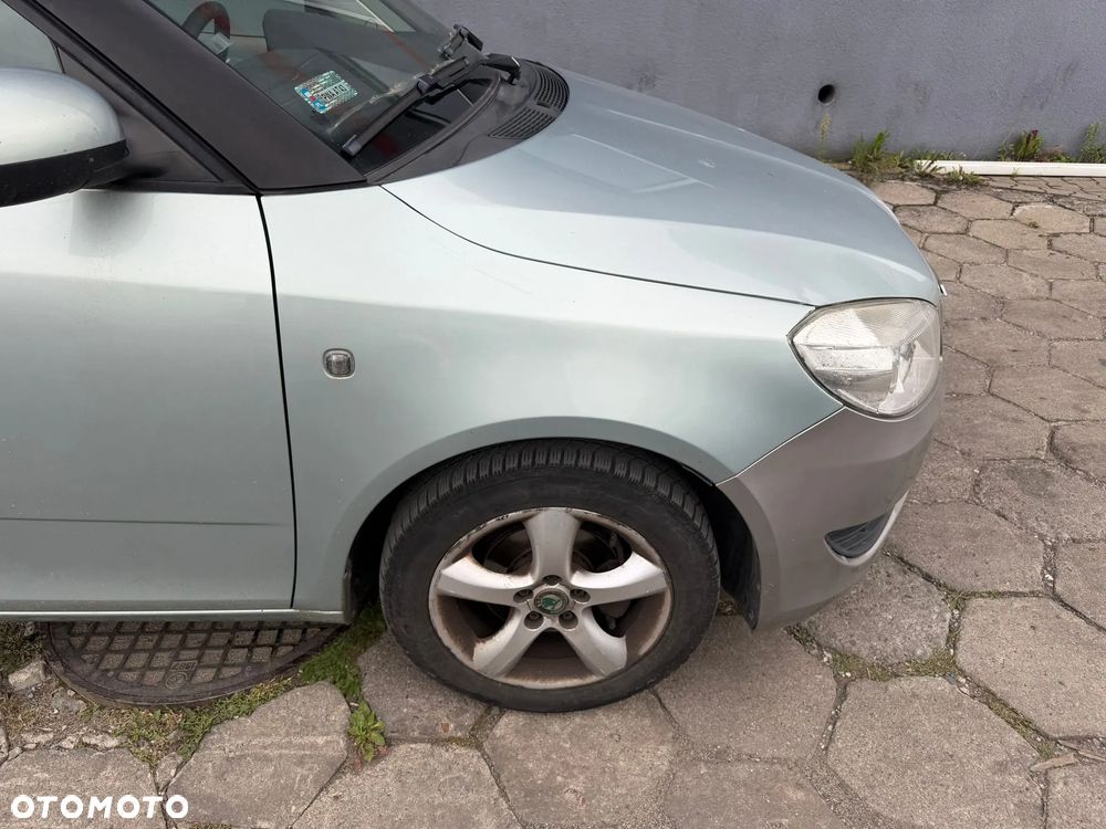 Škoda Fabia – błotniki lewe/prawe – przód – kolor 9559