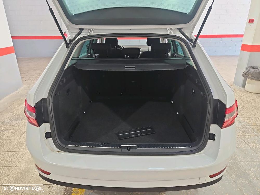 Skoda Superb Break 2.0 TDI Ambition DSG - 9