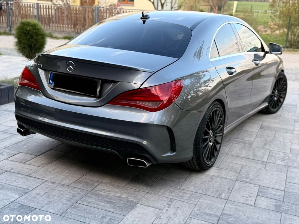 Mercedes-Benz CLA 180 AMG Line - 10