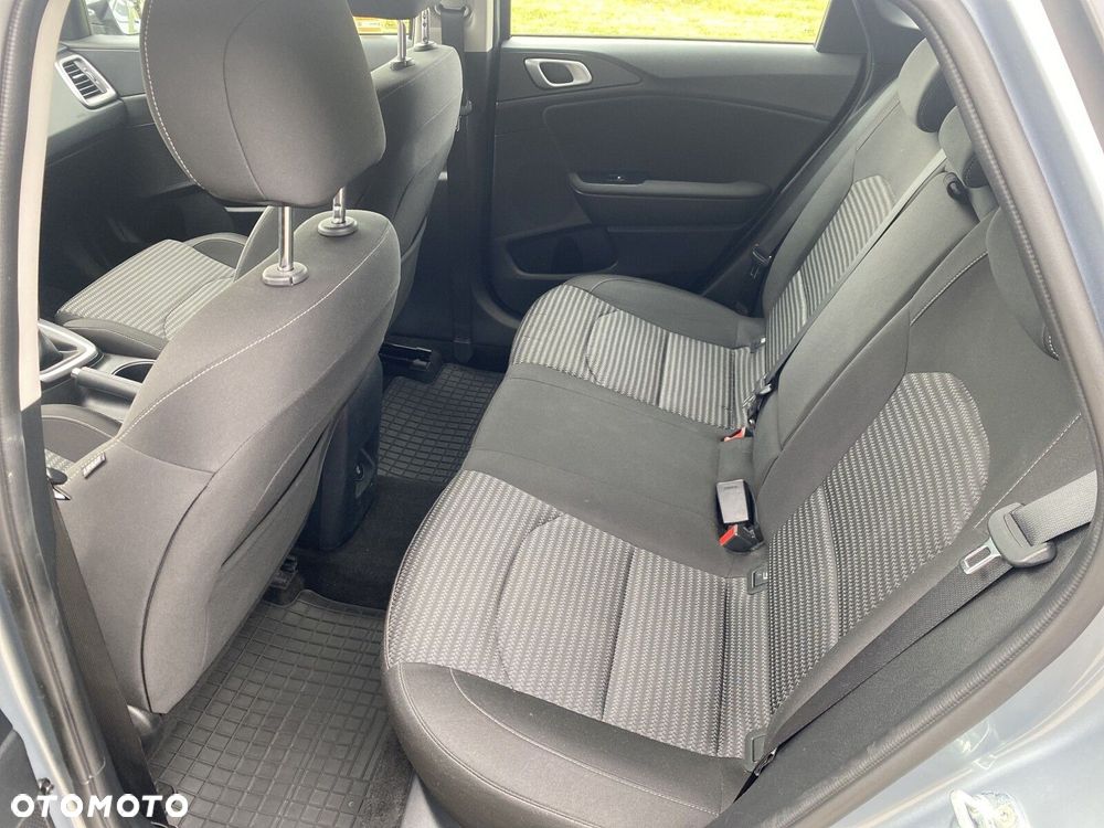 Kia Ceed - 11