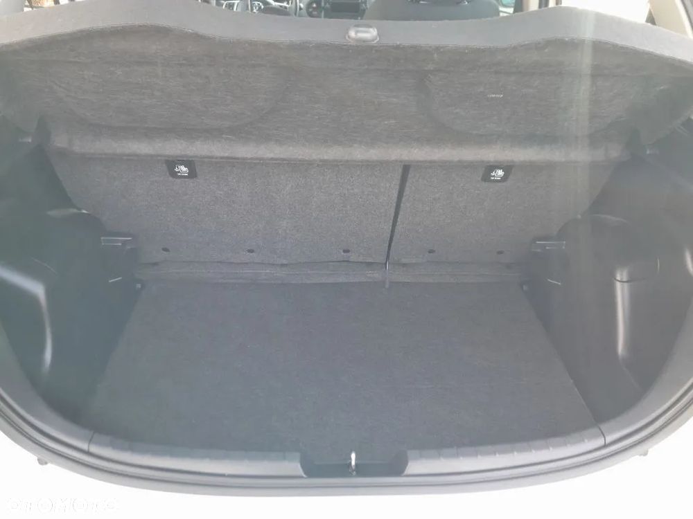 Toyota Yaris Hybrid 100 Active - 19