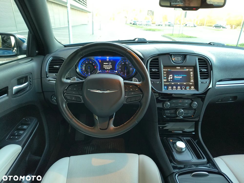 Chrysler 300s - 11