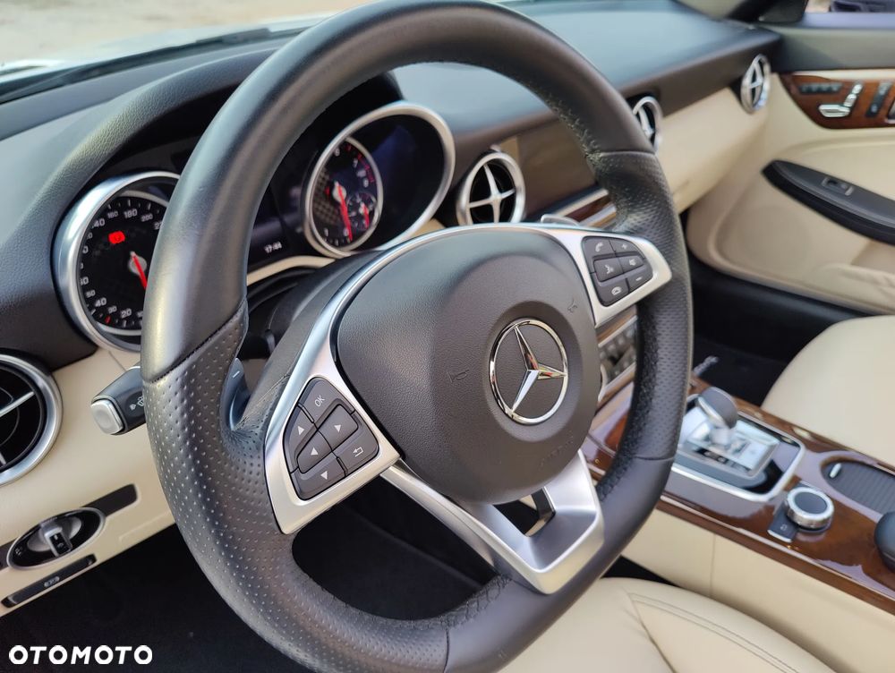 Mercedes-Benz SLC 300 9G-TRONIC - 20