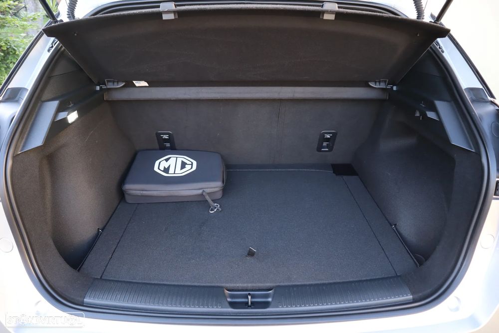 MG MG4 64 kWh Luxury - 11