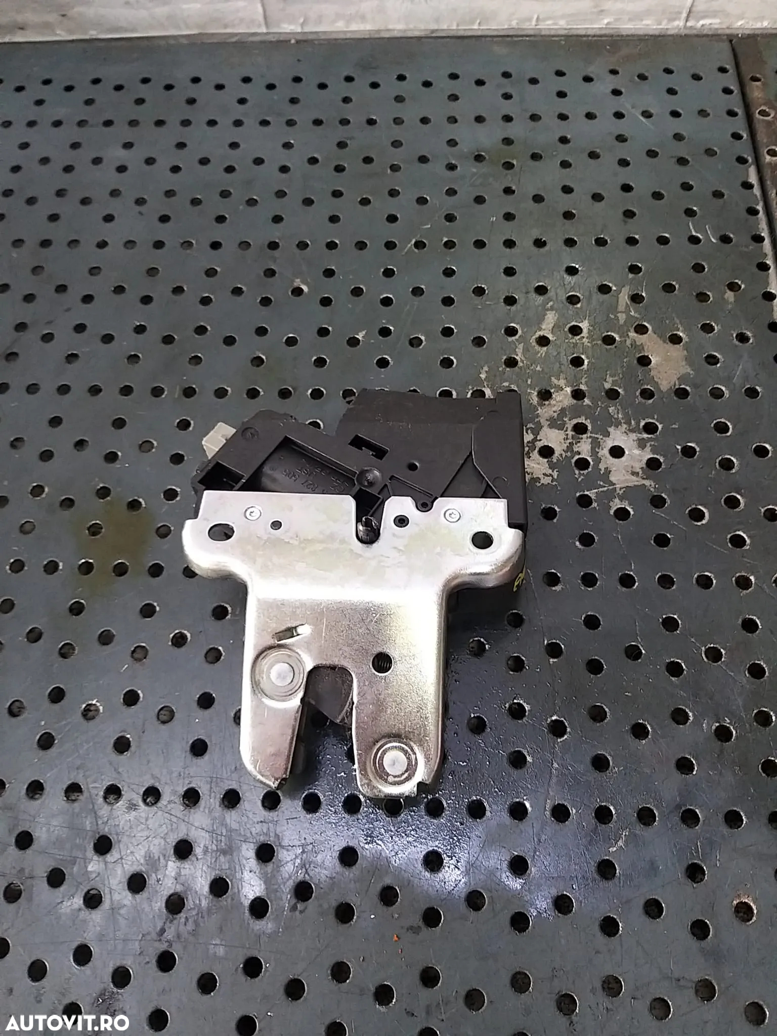 Broasca haion audi a4 b8 8k 4f5827505d - 2