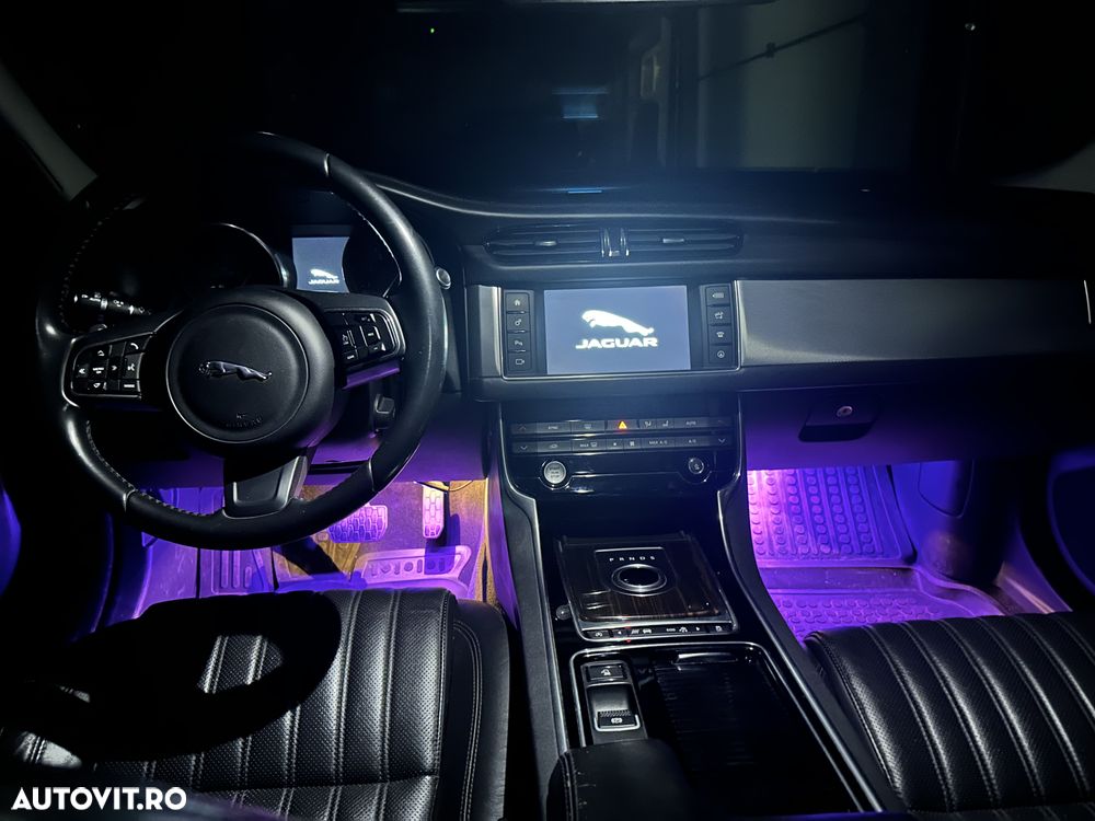 Jaguar XF 2.0 Turbo - 25