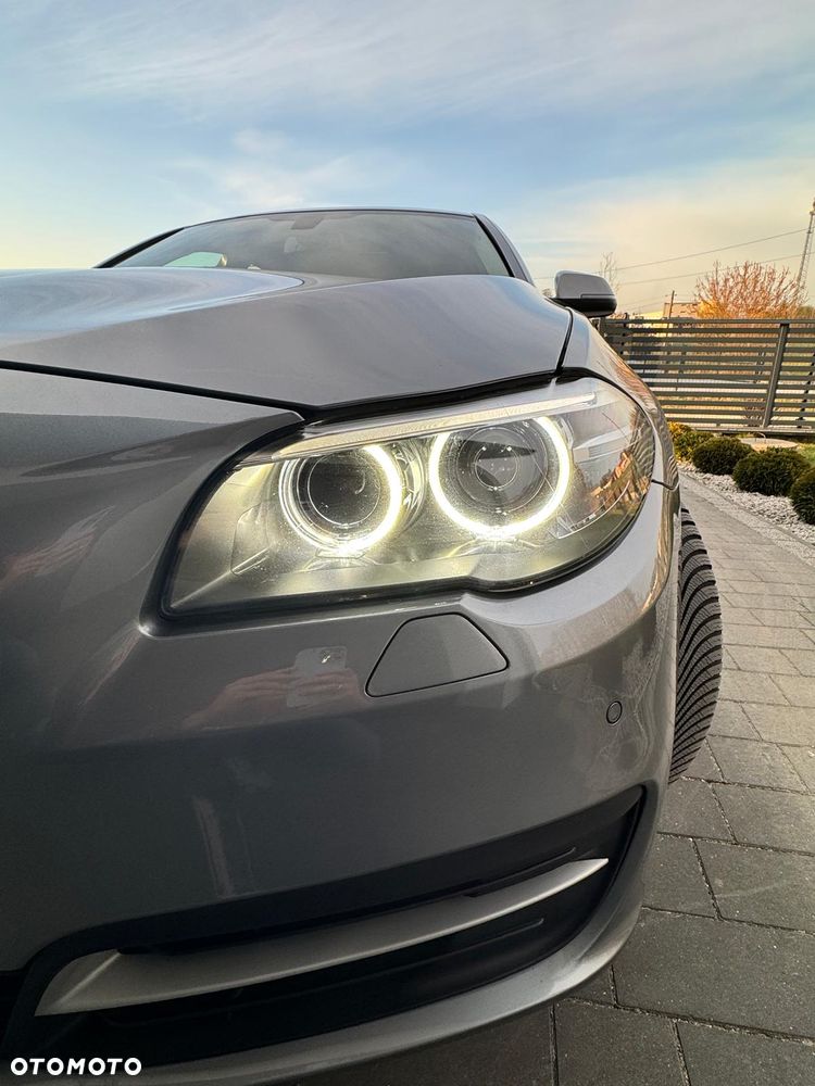 BMW Seria 5 525d xDrive - 14