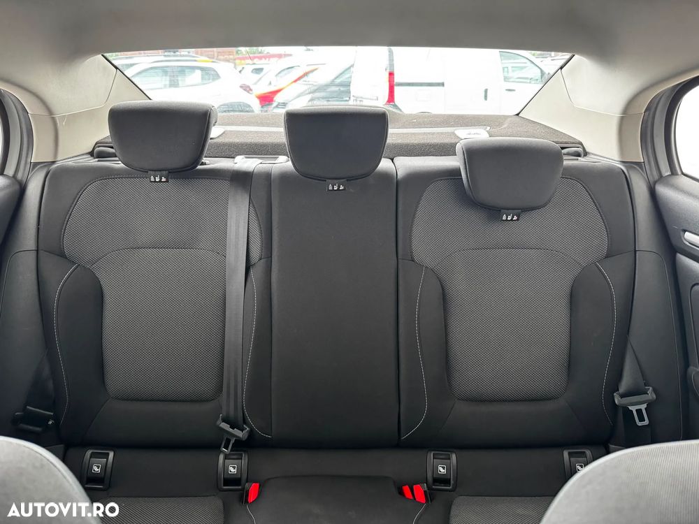 Renault Megane TCe 140 GPF EDC Equilibre - 9